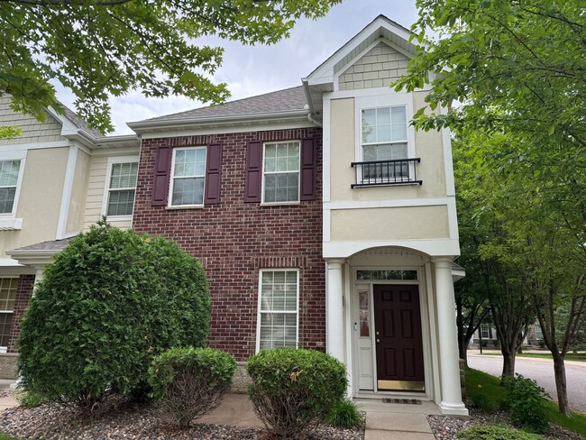Building Photo - Modern & Cozy 3 Bedroom Townhome In Apple ...