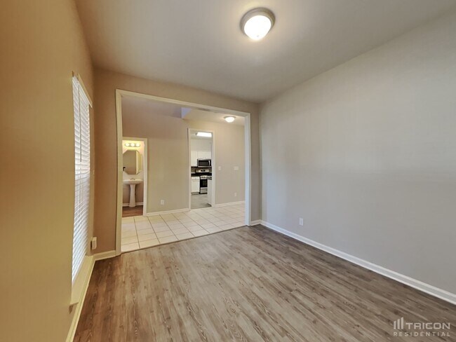 Foto del edificio - 225 Everett Park Dr