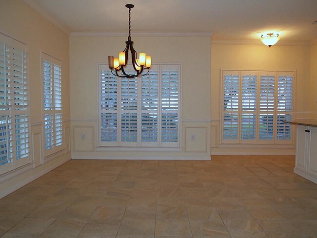 Building Photo - 2803 Kings Crossing Dr