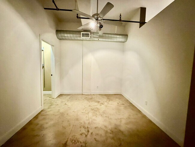 Foto del edificio - 831 S Flores St