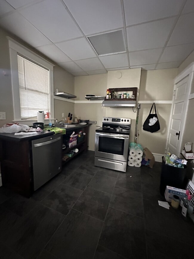 Building Photo - 3 bed 1 bath near UWEC!