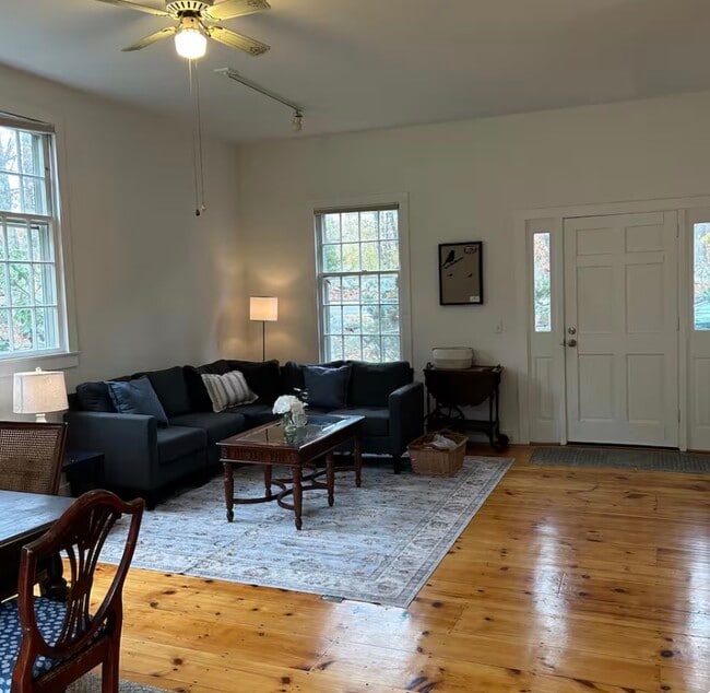 Building Photo - 263 Elm Hill Rd