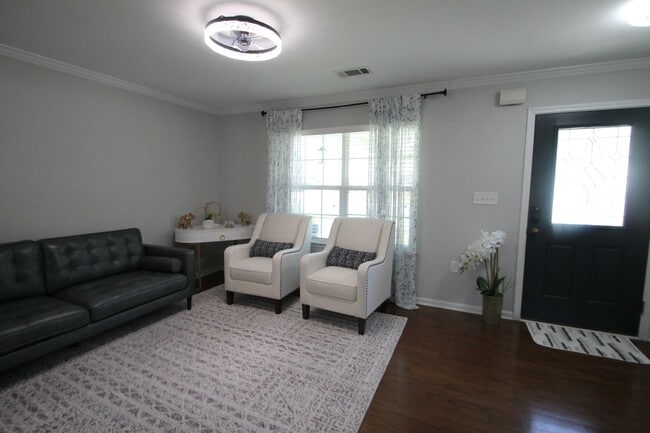 Building Photo - Exclusively Offered By Muse Realty Rentals...