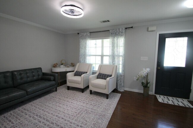 Foto del edificio - Exclusively Offered By Muse Realty Rentals...