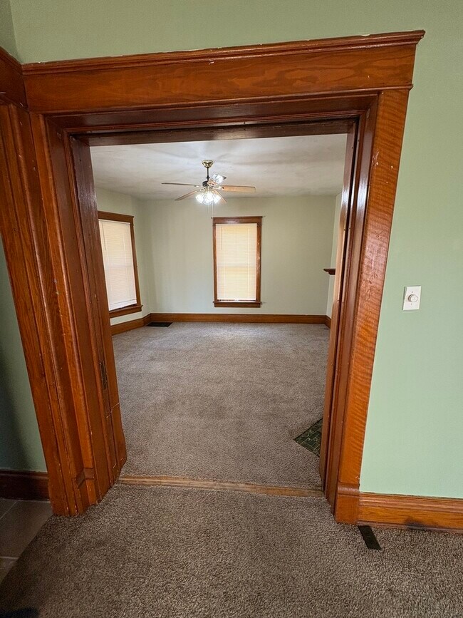 Foto del edificio - 204 N Division Ave