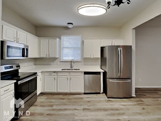 Building Photo - 3941 Overlake Dr