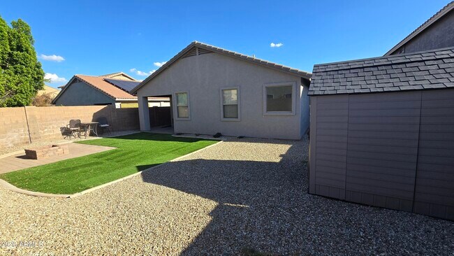 Foto del edificio - 7558 W Spur Dr