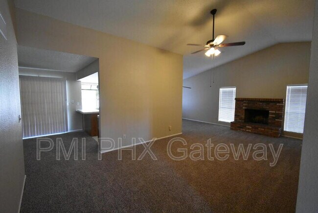 Building Photo - 954 W Osage Ave