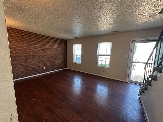 Building Photo - 3-Bedroom Townhome Near Little Creek Naval...