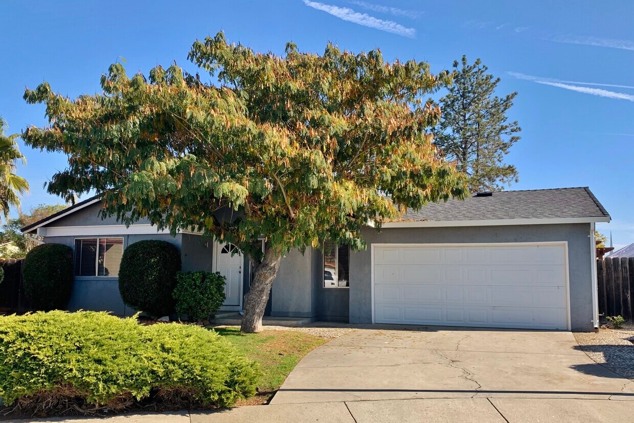1480 Mesa Ct, Hollister, CA 95023 House Rental in Hollister, CA
