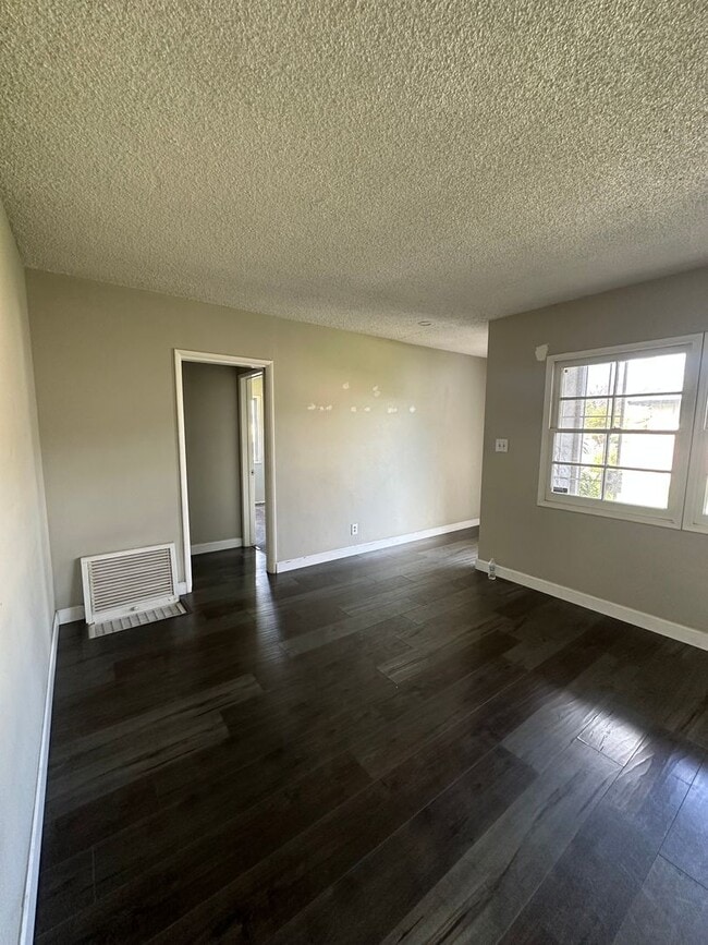 Building Photo - Koopmans Way