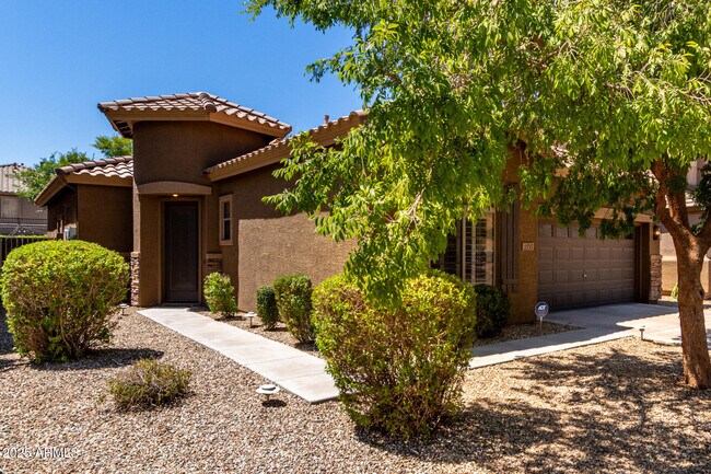 Building Photo - 2731 W Cottonwood Ln