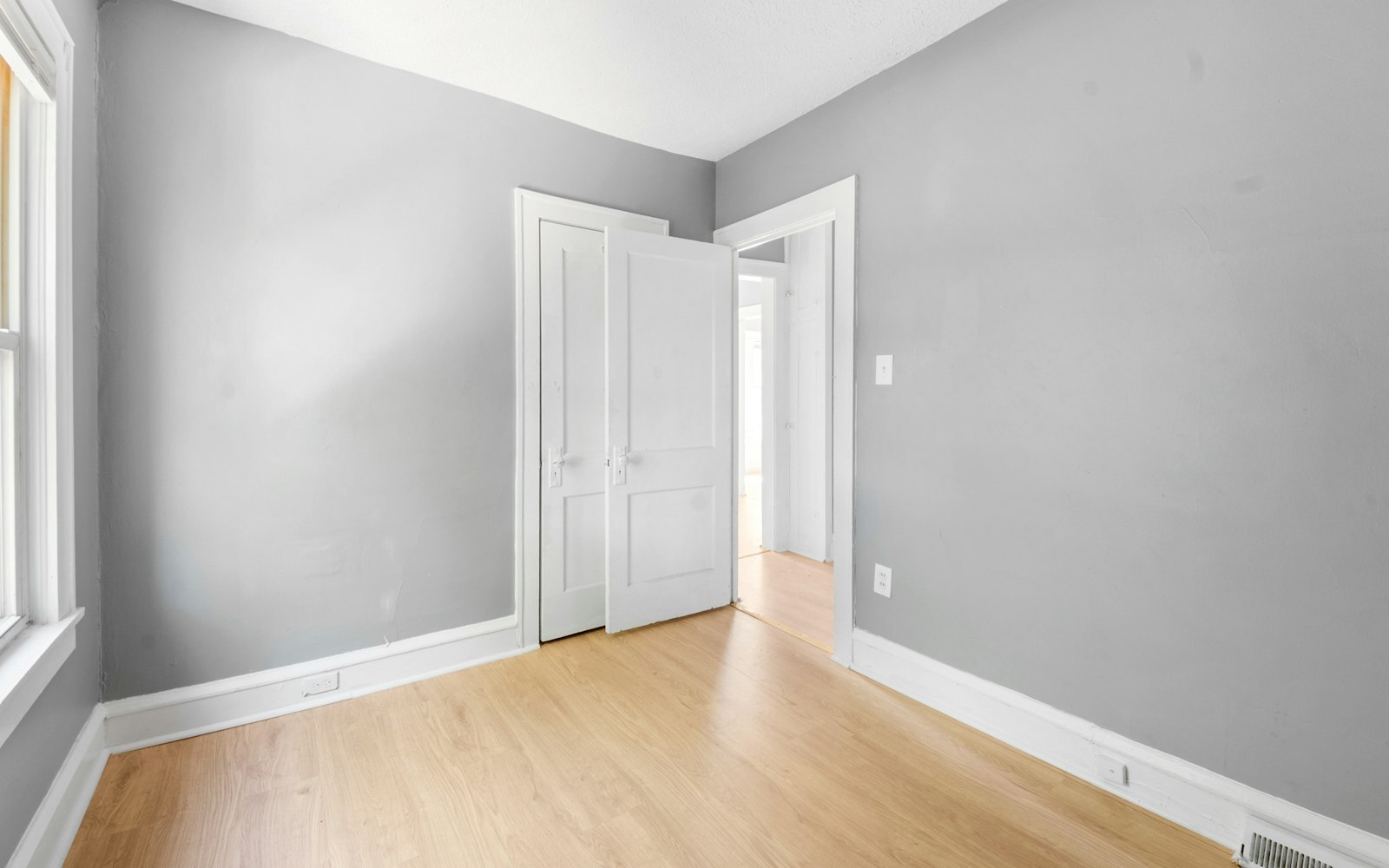13617 Glenside Rd Cleveland, OH 44110 – photo 5
