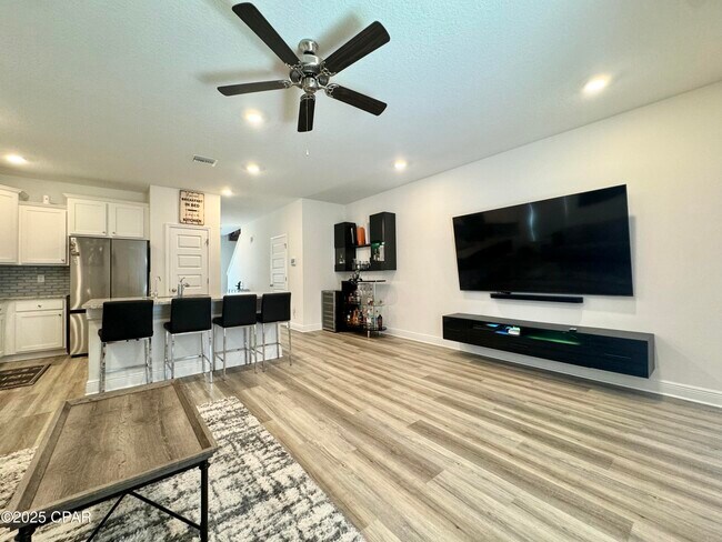 Foto del edificio - 560 Melrose Wy
