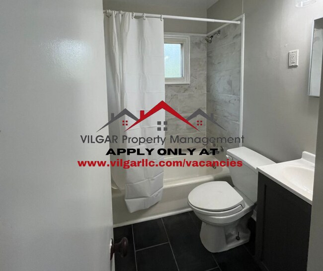 Foto del edificio - 2 Bedroom, 1 Bathroom Home in Gary, IN