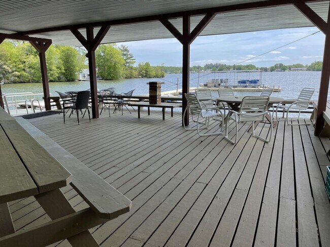 Foto del edificio - 11 Old Marlborough Rd