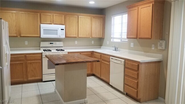 Building Photo - 1008 Monte De Oro Ave