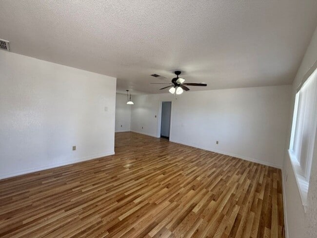 Building Photo - 1324 S Ocotillo Dr