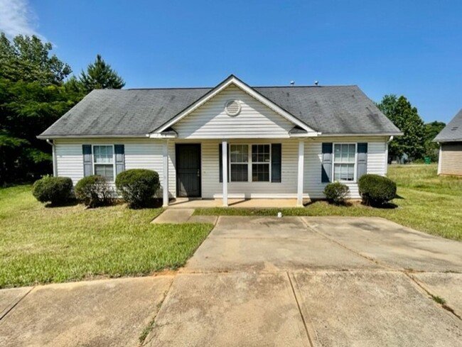 Building Photo - This lovely three bedroom two bath home is...