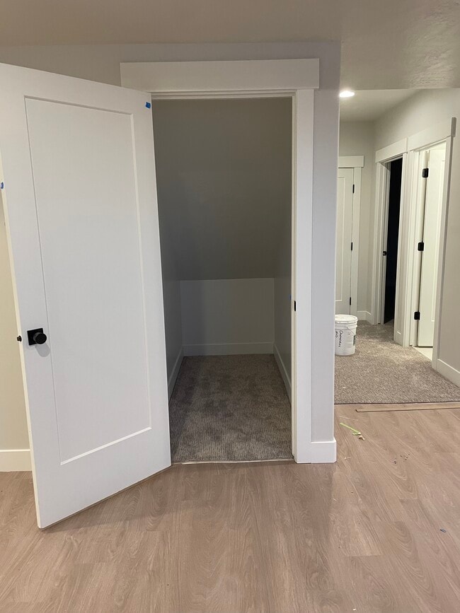 Building Photo - 176 W Hayata Ln