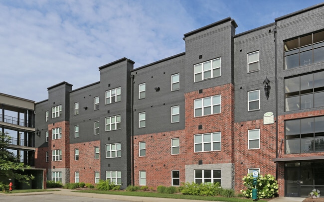 Building Photo - Trifecta