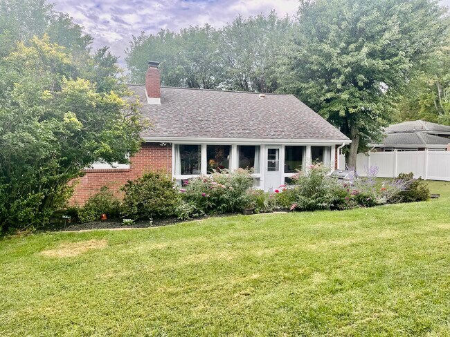 Foto del edificio - 507 Lougeay Rd