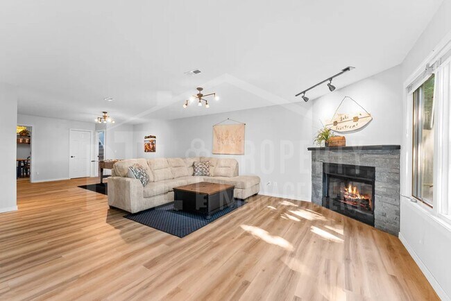 Foto del edificio - Beautifully updated 4-bedroom, 3-bath duplex in Branson!