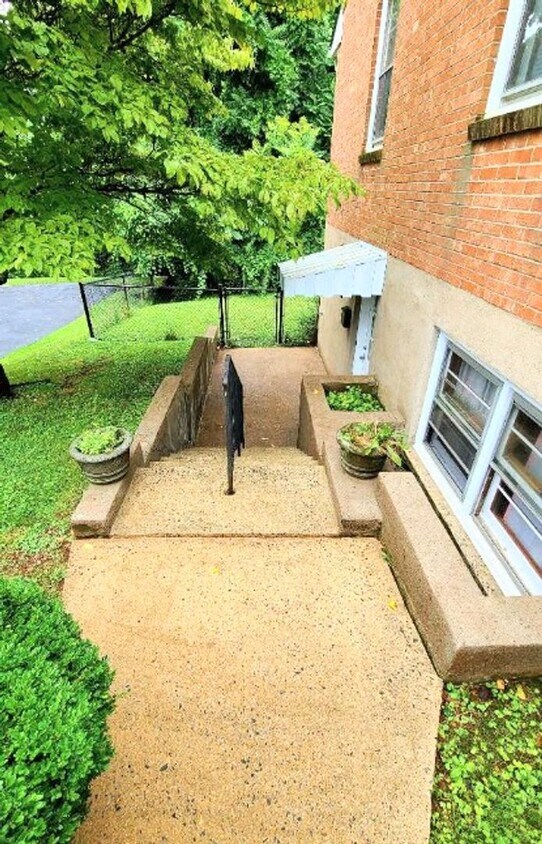 Primary Photo - 600 Sandusky Dr