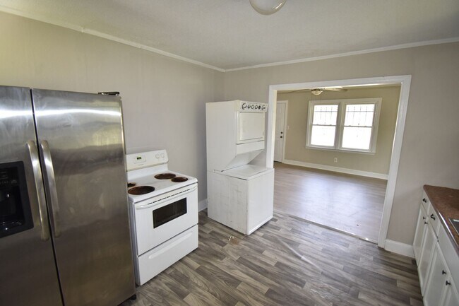 Foto del edificio - Coming Soon! 3 Bedroom and 1 Bath Home (Pets Considered)