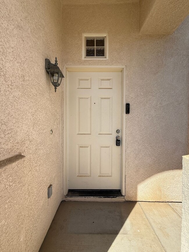 Building Photo - Spacious Single Story 4 Bedroom, 2 Bathroo...