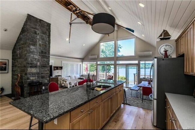 Foto del edificio - 397 Wide Waters Ln