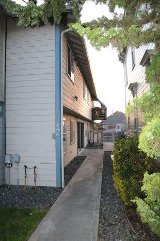 Building Photo - 806 California St