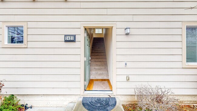 Foto del edificio - 2421 N Village Dr