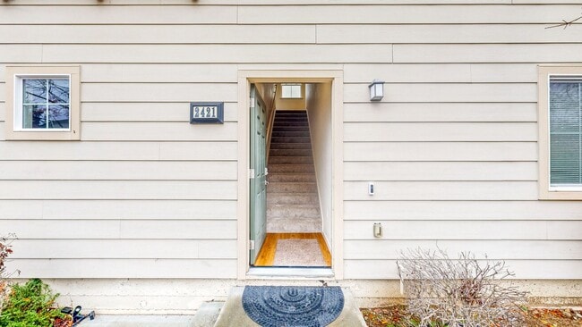 Building Photo - 2421 N Village Dr