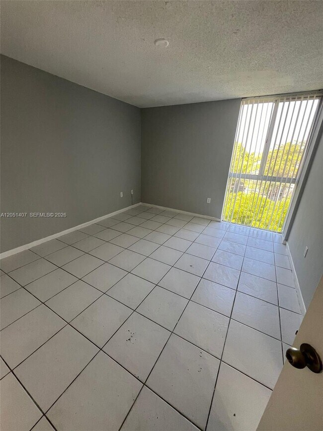 Foto del edificio - 7035 NW 186th St