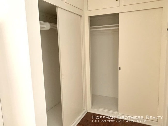 Building Photo - 1218 S Barrington Ave