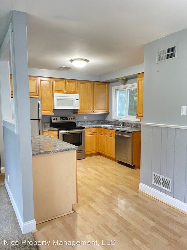 Building Photo - 3 br, 1.5 bath House - 6340 Eastlawn Ave