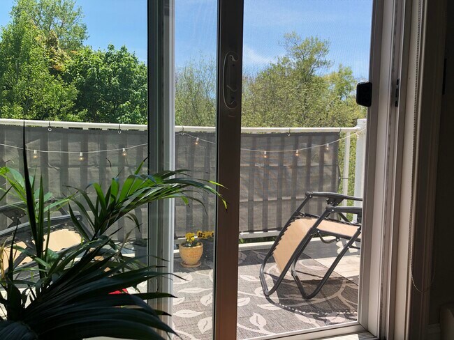 Photo of identical apartment in the building - 2 Davis Point Ln