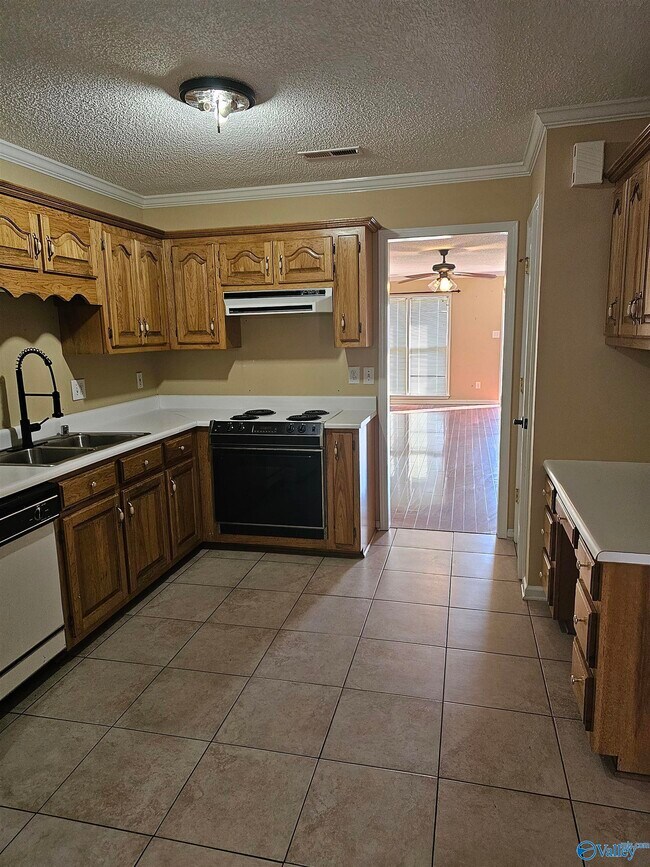 Building Photo - 2421 Halifax Pl SW