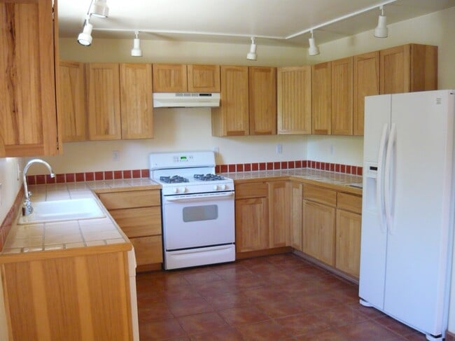 Building Photo - 512 Acoma St