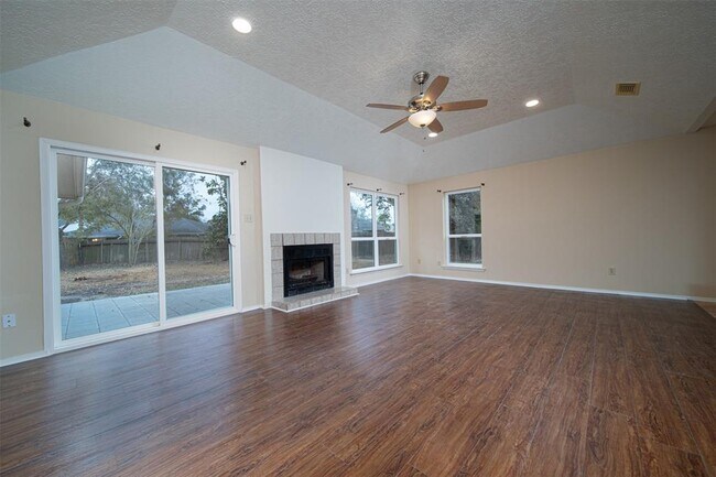 Foto del edificio - 2411 Gunston Ct
