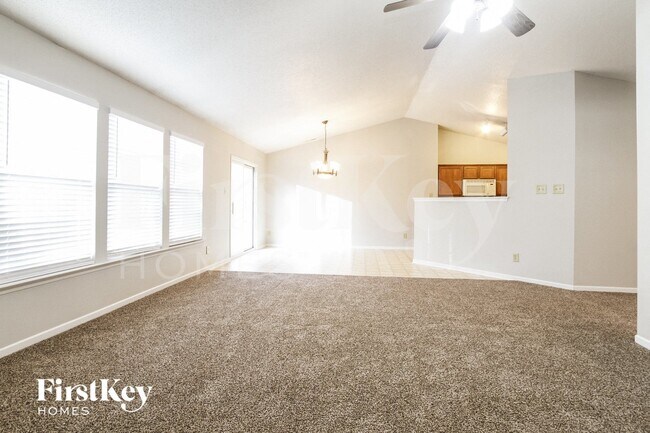 Foto del edificio - 744 Thornwood Ln
