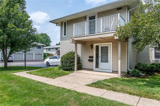 Foto del edificio - 808 Eastbrooke Ln