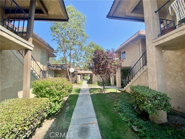 Primary Photo - 1180 Las Lomas Dr