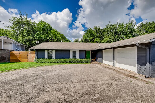 Foto del edificio - 3208 Northeast Dr