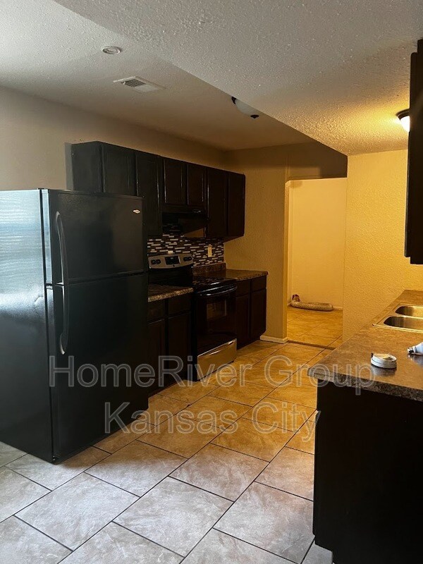 Foto del edificio - 3712 E 9th St