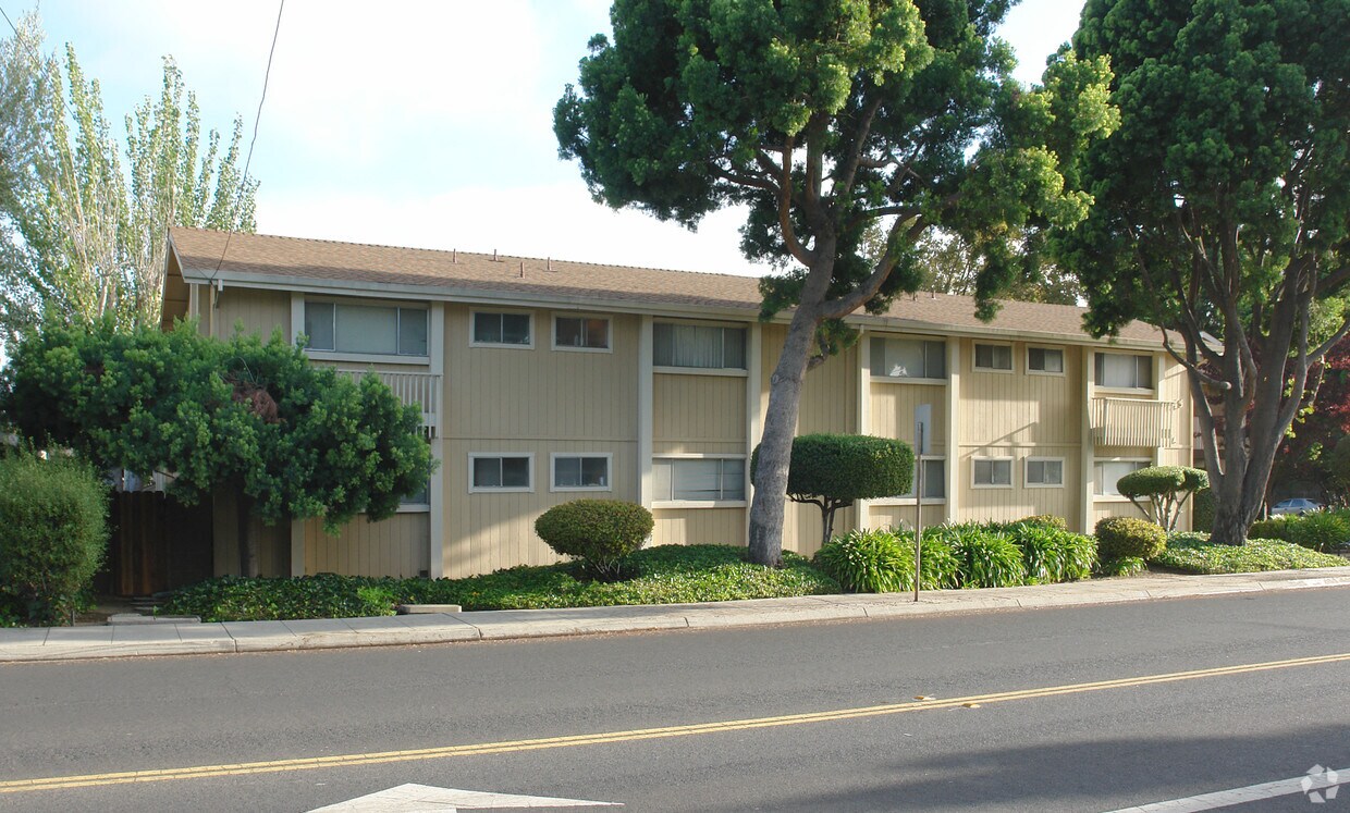 Building Photo - Francis Garden Apartments