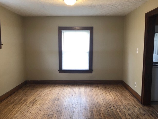Building Photo - 1343 E Kossuth St