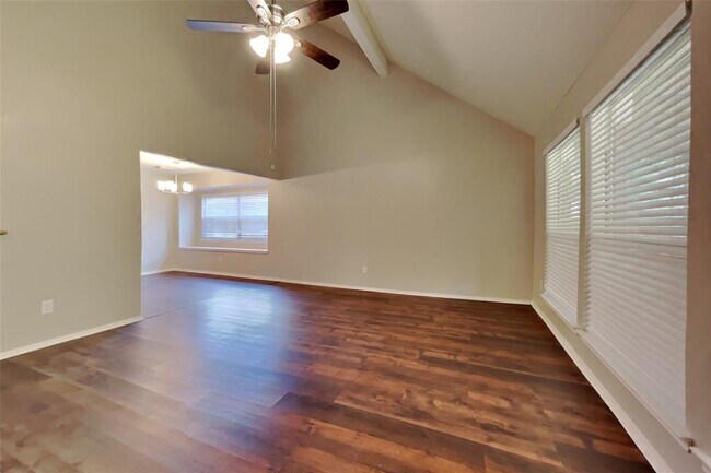 Foto del edificio - 4826 Pecan Grove Dr
