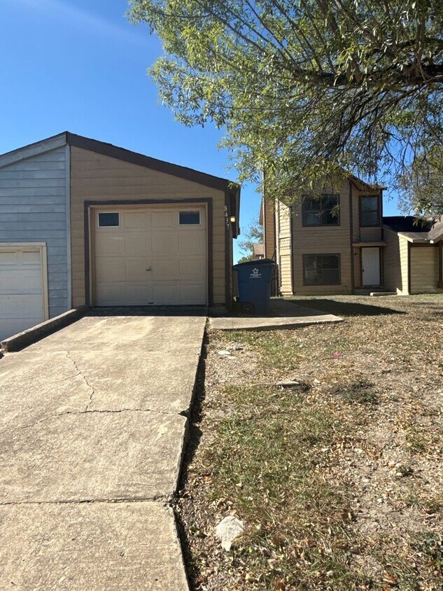 Foto principal - 8437 Forest Ridge Dr